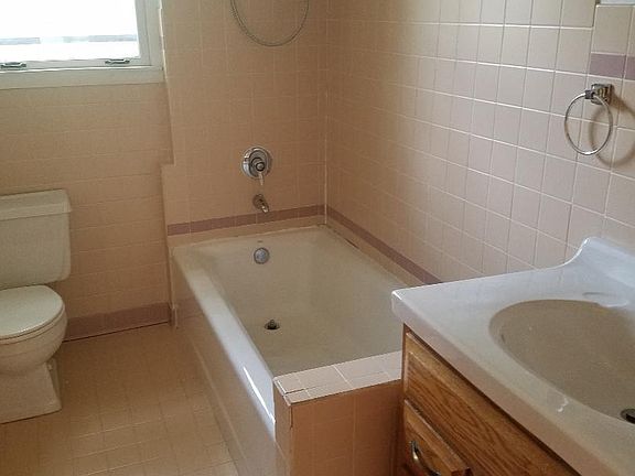 3rd image of 2730 W Sunnyside Ave Unit 2