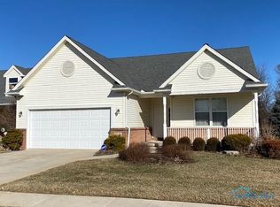 5724 Breezy Porch Dr, Sylvania, OH 43560