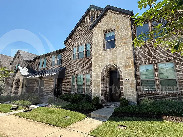 313 McConathy Way — Photo 2