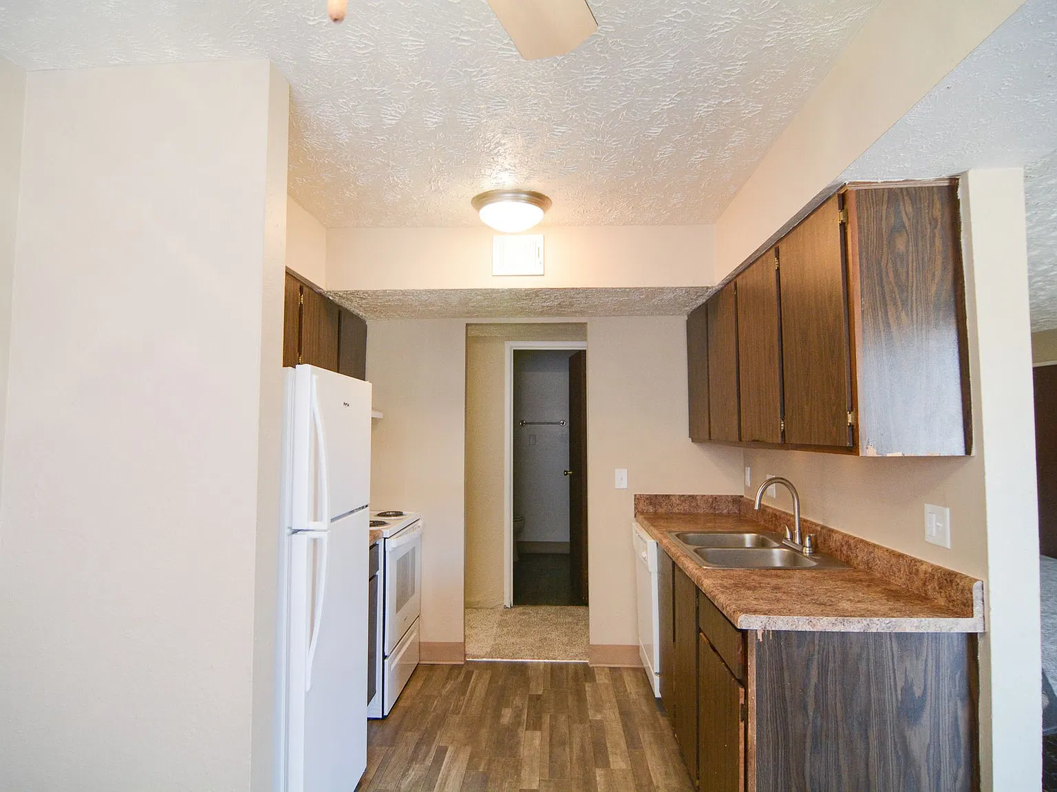 1 Bed & 1 Bath at Cottonwood Apartments — Photo 1