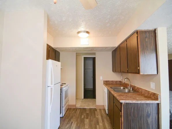 801 N 35th St #4, Council Bluffs, IA 51501