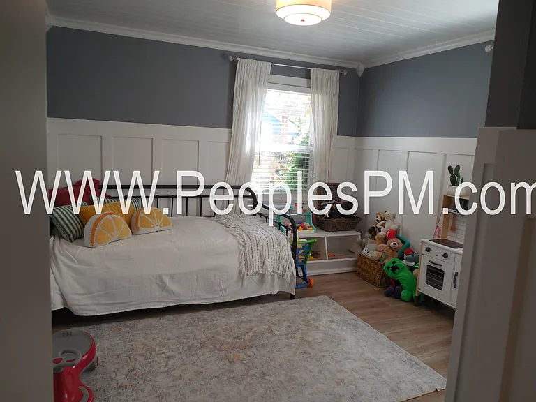 1110 5th St NE — Photo 6