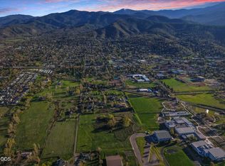 E Main St, Ashland, OR 97520