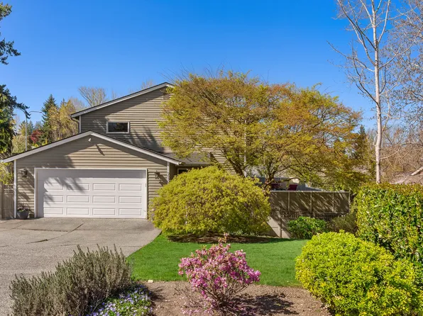 9630 NE 35th Pl, Clyde Hill, WA 98004