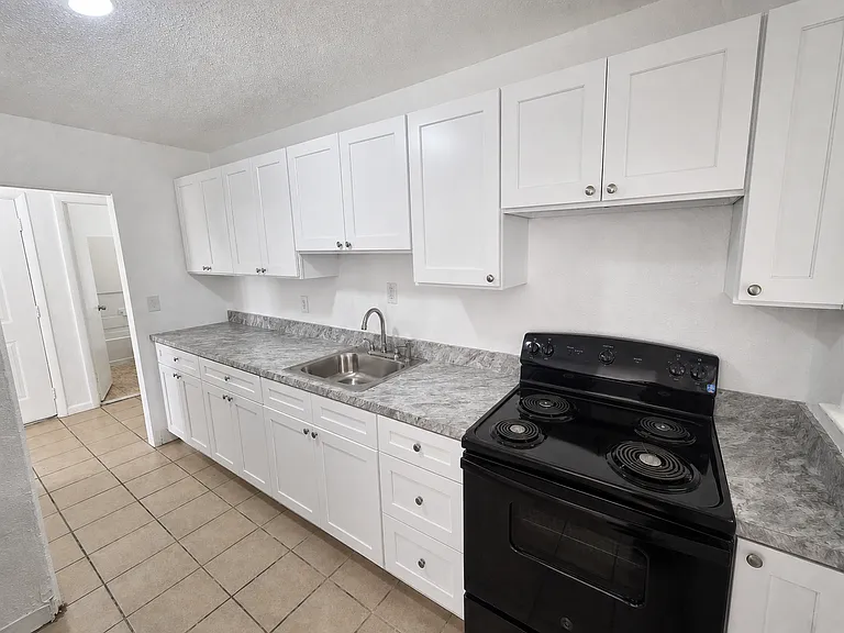 106 Louise Rd — Photo 4