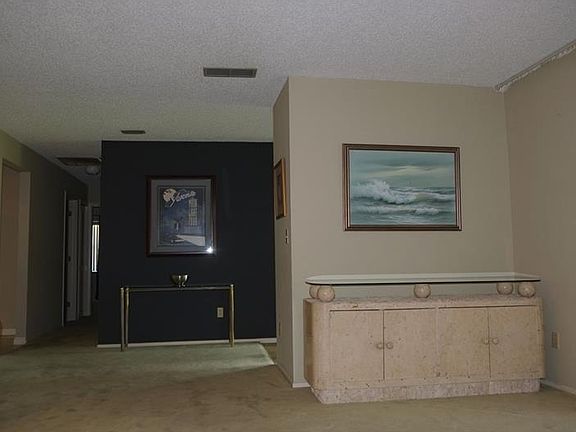 3rd image of 1414 Carlisle Ct