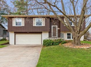 617 Wheaton Rd, Iowa City, IA 52246