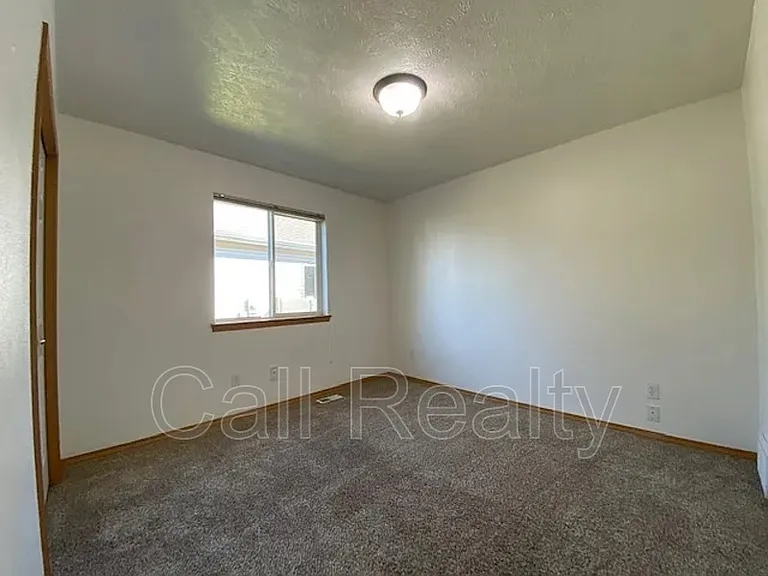 921 S Shelley Lake Ln — Photo 8