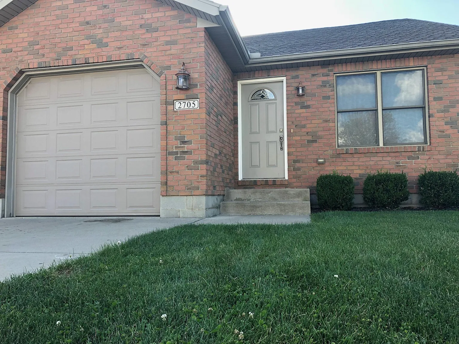2 bed, $1,050 — Photo 1