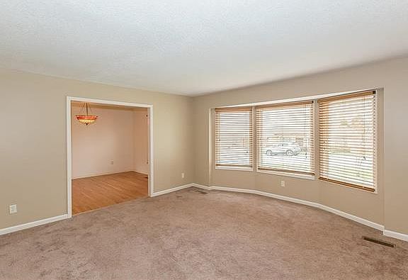 2nd image of 11 Town View Cir