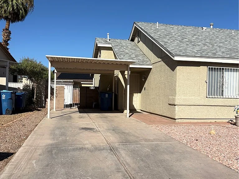 2004 Ullom Dr — Photo 2