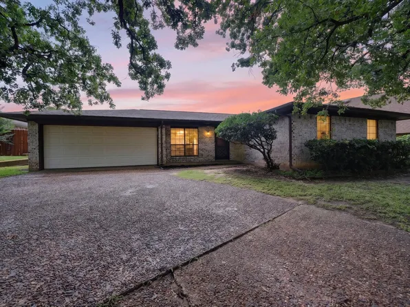 304 Shady Ln, Azle, TX 76020