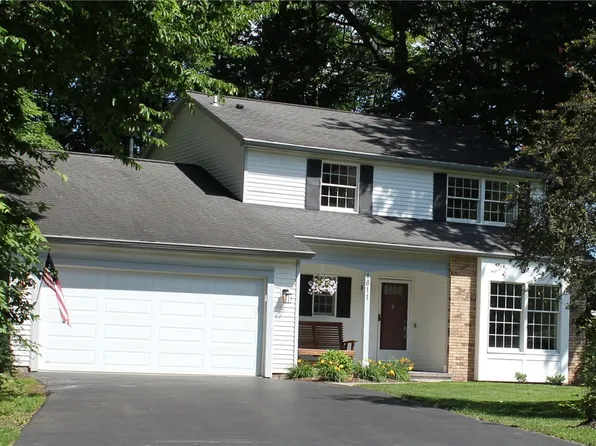 1611 Beech Dr, Walworth, NY 14568