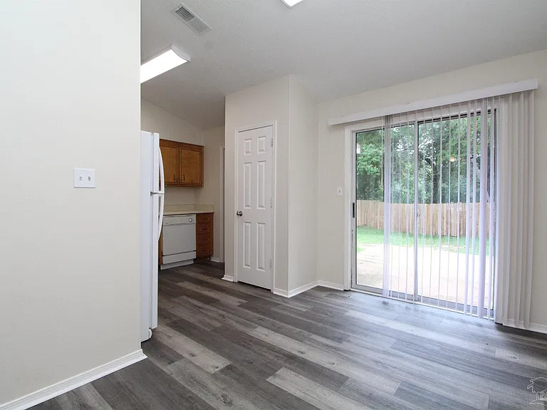 8126 Crystal Wells Pl — Photo 5