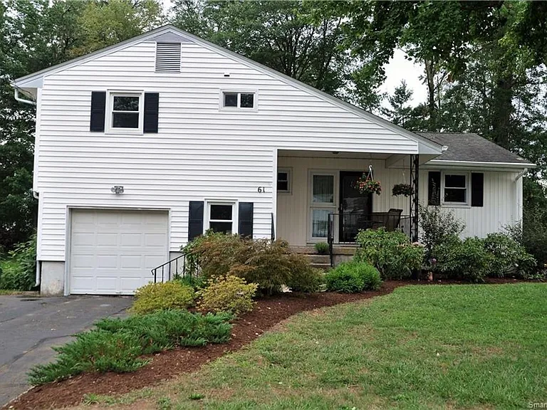 61 Carlyle Rd — Photo 1