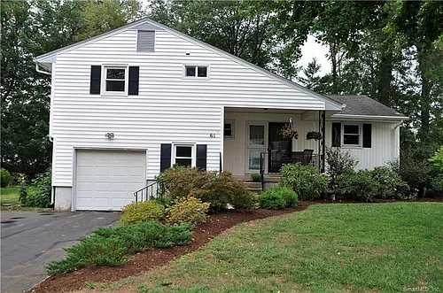 61 Carlyle Rd Photo 1