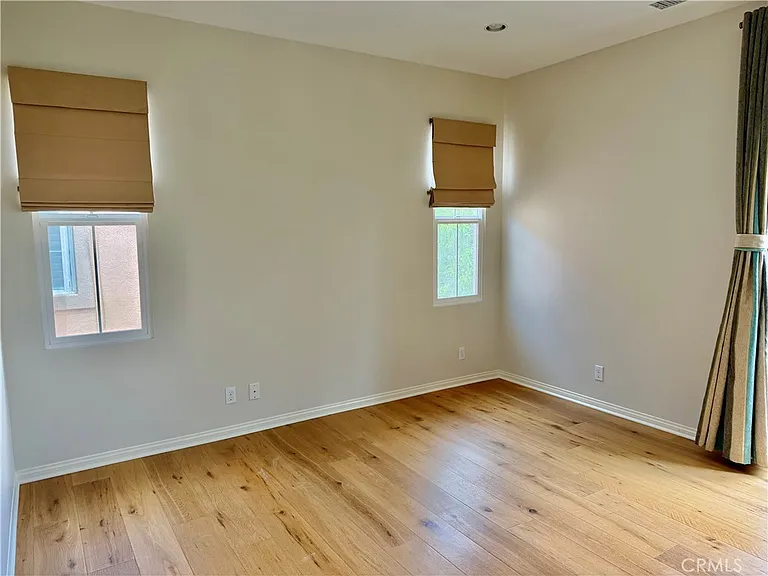 102 Chestnut Grv — Photo 23