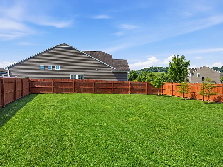 1568 Brockton Ln — Photo 40
