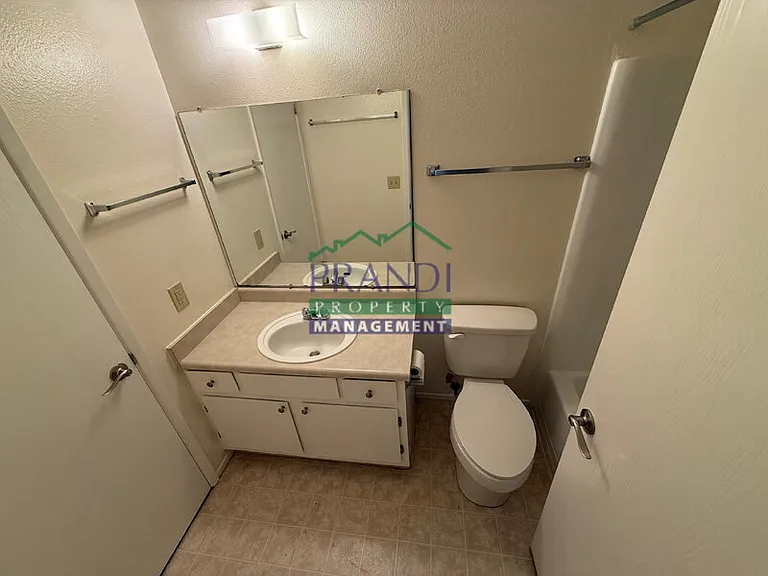 1591 Merritt Dr — Photo 10