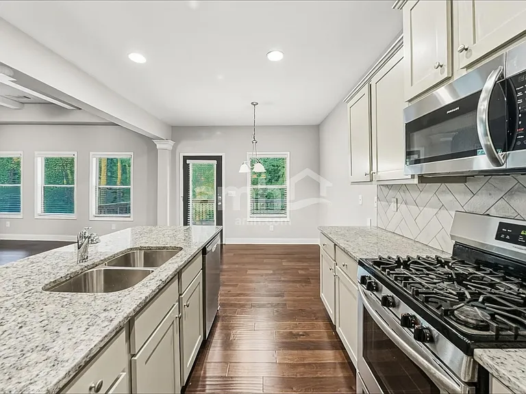 1867 Bloom Ct — Photo 4