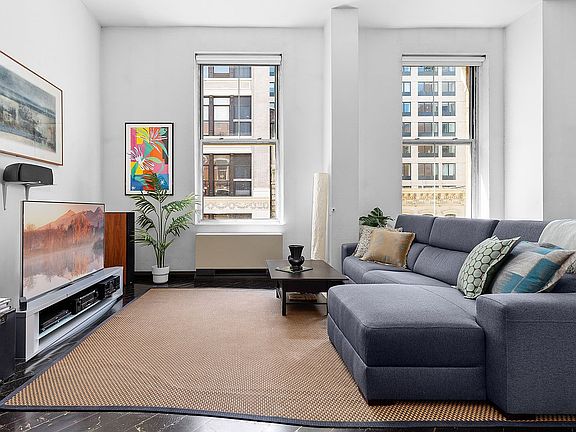 3rd image of 121 W 20th St APT 4F