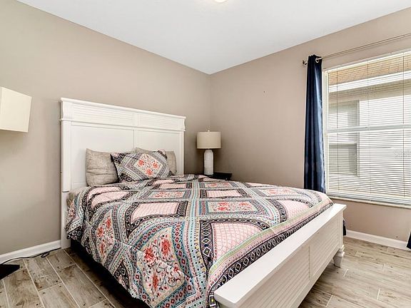 4th image of 8021 King Palm Cir