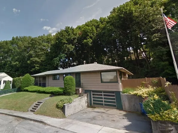 19 W Kenneth St, Lawrence, MA 01843