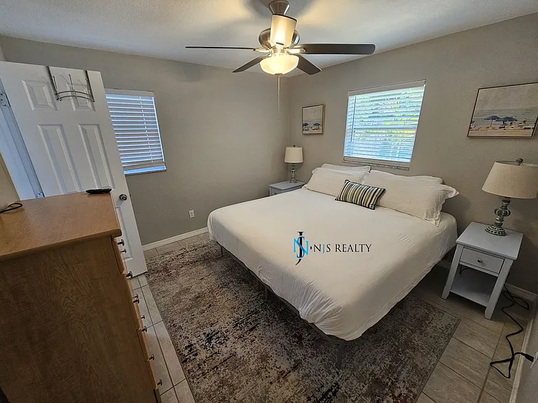 2173 Gladys St — Photo 13