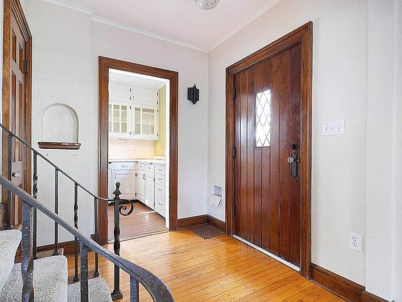 5th image of 3025 E 18th St