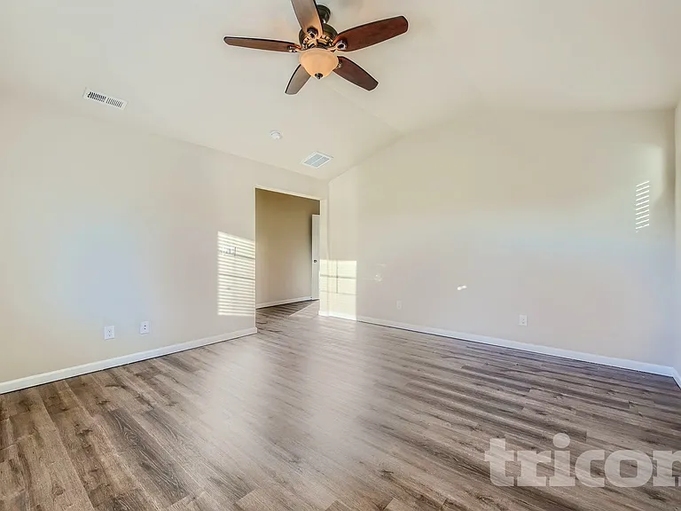 3322 Nova St NE — Photo 10