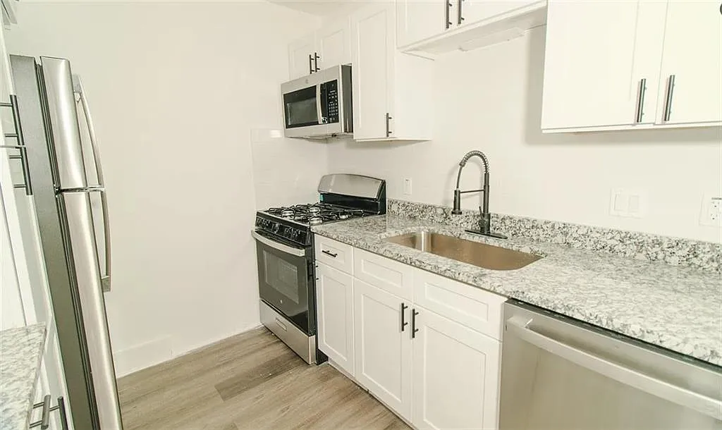 3 bed, 2.0 bath, 950 sqft, $1,895 — Photo 3