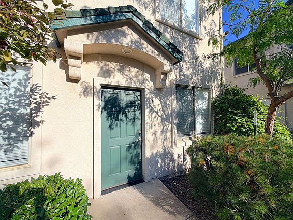 4th image of 185 Hillcrest Dr APT B