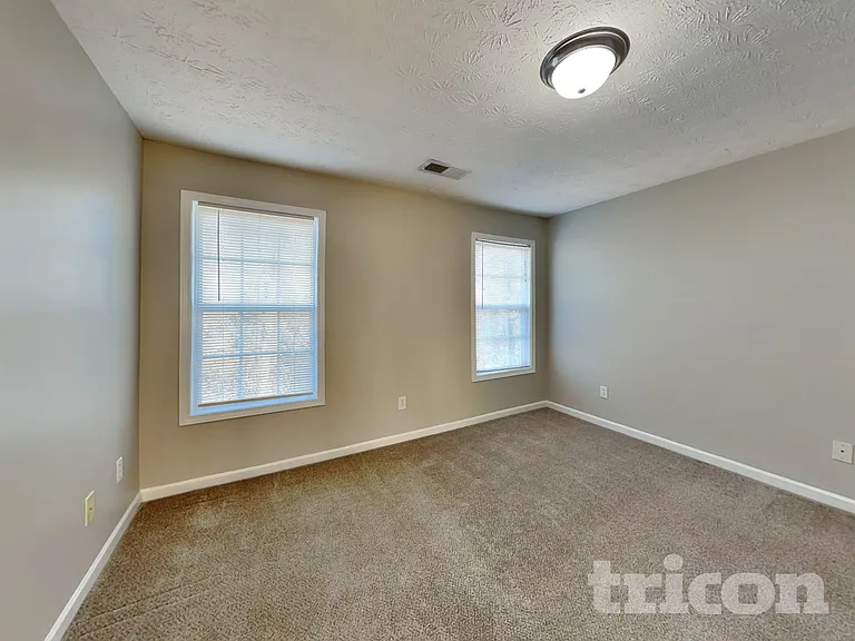 180 Prince Edward Way — Photo 14