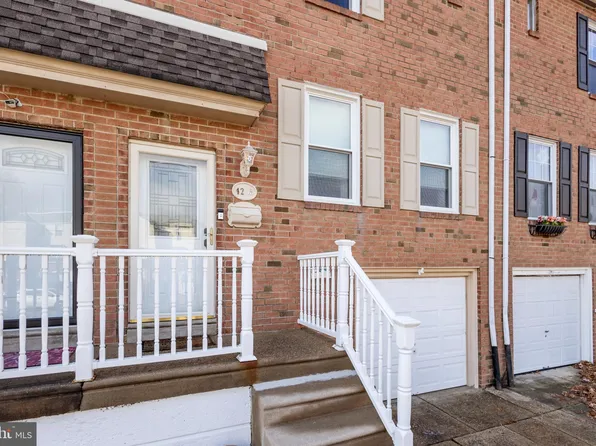 4266 Deerpath Ln, Philadelphia, PA 19154