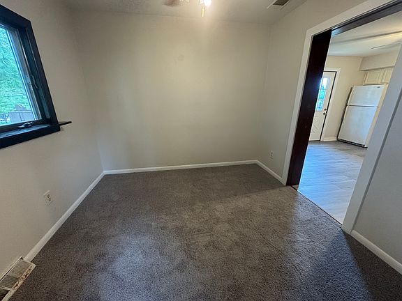 5th image of 299 Bridge St