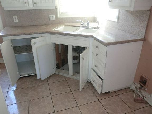 5th image of 1222 S Rosewood Ave