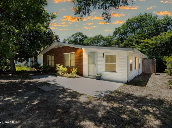 115 NE 9th Street, Oak Island, NC 28465