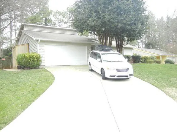 130 Creekmont Way, Roswell, GA 30076