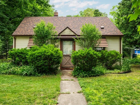 20441 Five Points St, Redford, MI 48240
