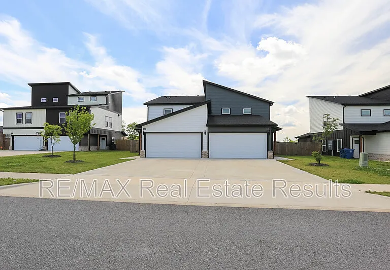 1401 Poigai Way #1 — Photo 2