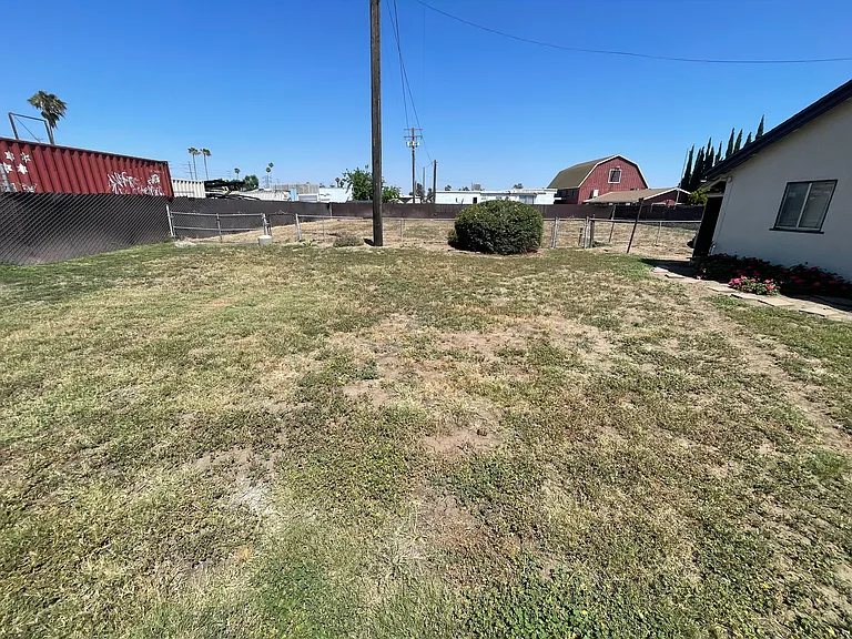 14157 Euclid Ave — Photo 23