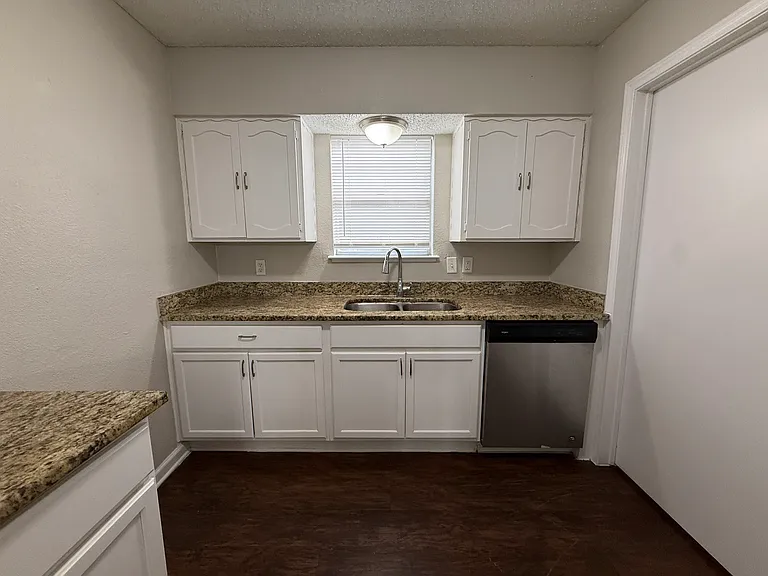 3512 Bahamas Dr — Photo 10