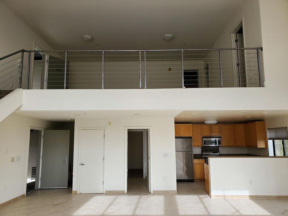 1st image of 2111 26th St Unit 201