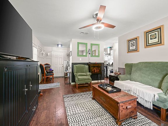 5th image of 109 Pinoak St