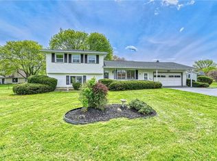 28 E Crest Dr, Rochester, NY 14606