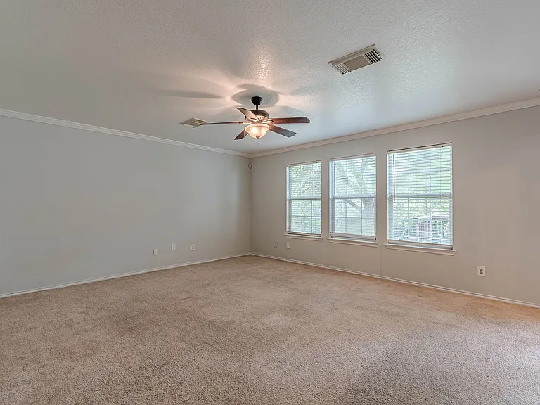 164 Springtree Holw — Photo 10