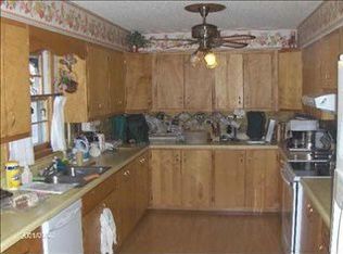 704 SW Grand Ct, Topeka, KS 66606