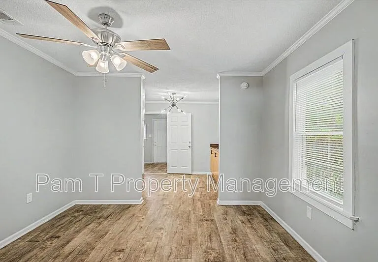 212 W 58th St — Photo 8