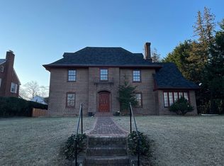 32 Chestnut St, Garden City, NY 11530