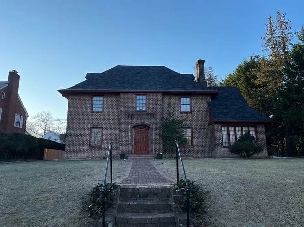 32 Chestnut St, Garden City, NY 11530